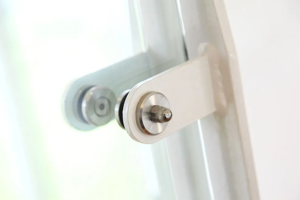 Stainless steel point fixings on the staircase's glass balustrade
