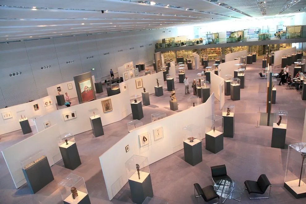 Gallery of powder-coated steel display cases and plinths at an art museum